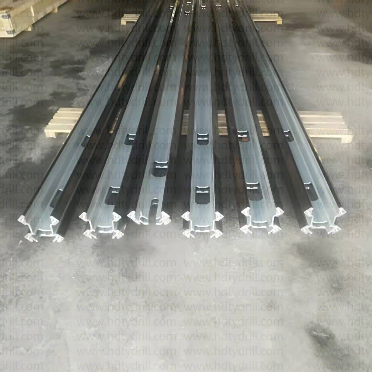 3128312515 Boltec 235 feed beam.jpg